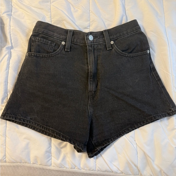 Levi’s High Waisted Mom Shorts - Picture 1 of 3